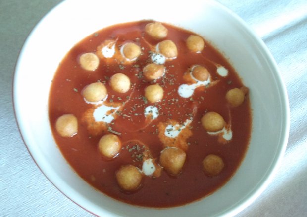 Fotografia przedstawiająca Chłodnik pomidorowy