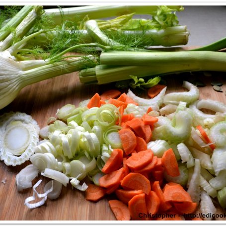 Krok 1 - Chłodnik warzywny z wędzonym kurczakiem. foto