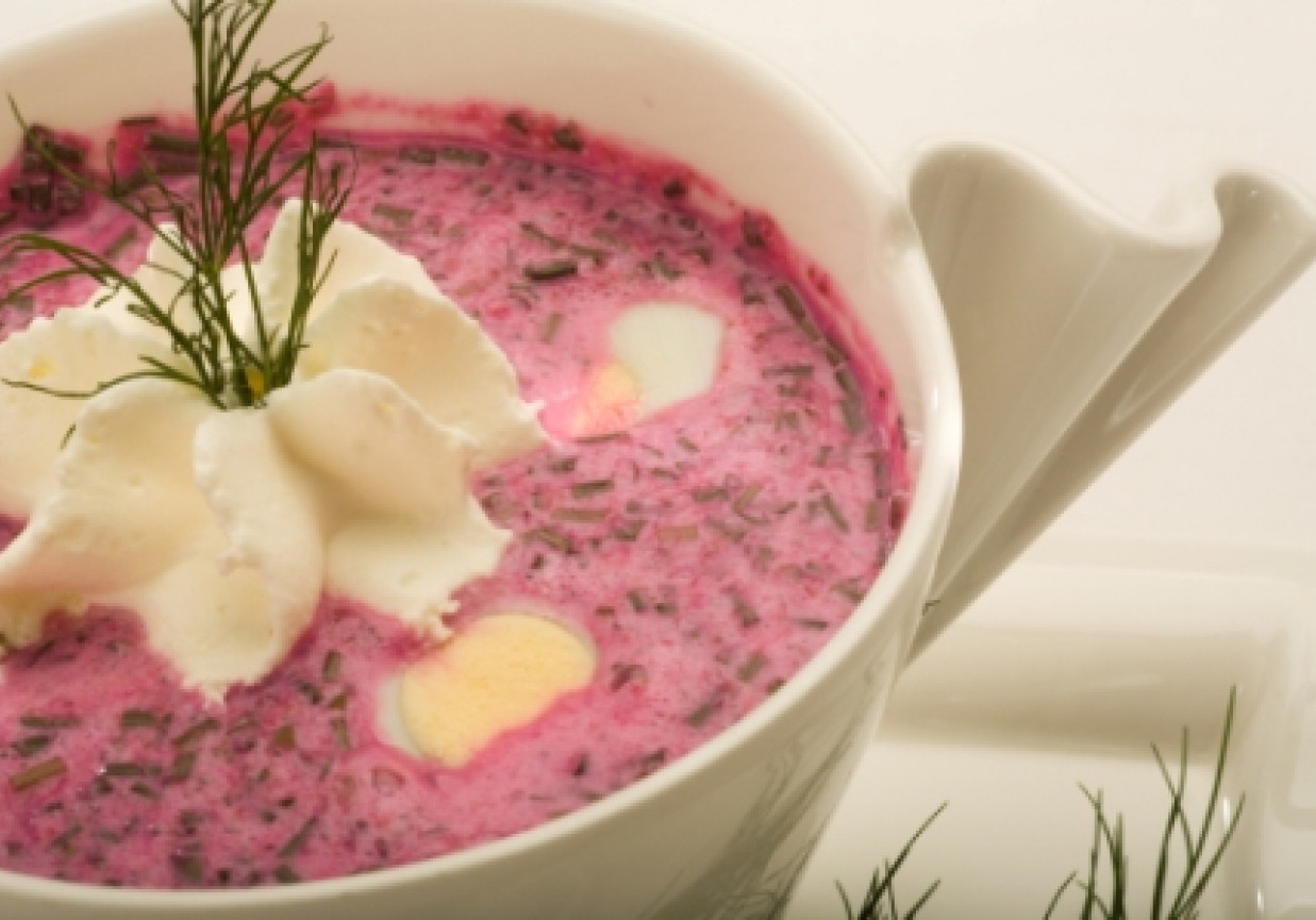 Chłodnik z botwinki z pieczoną cielęciną i jajkiem przepiróczym foto