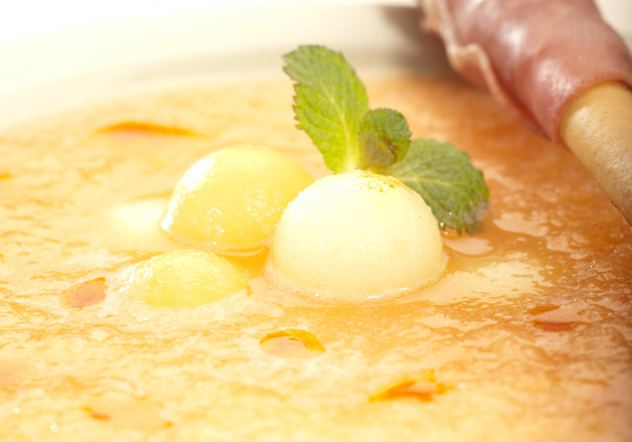 Chłodnik z melona gallo z marynowanym imbirem i szynką parmeńską foto