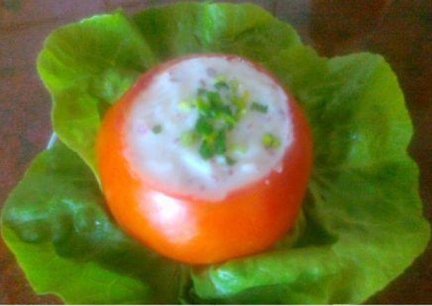 Fotografia przedstawiająca Chłodnik z rzodkiewki w pomidorze