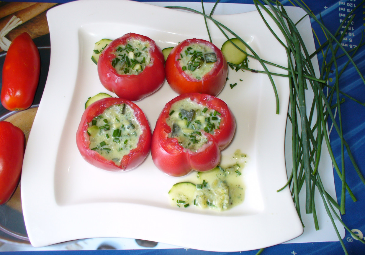 Chłodnik  ziołowy w pomidorach foto