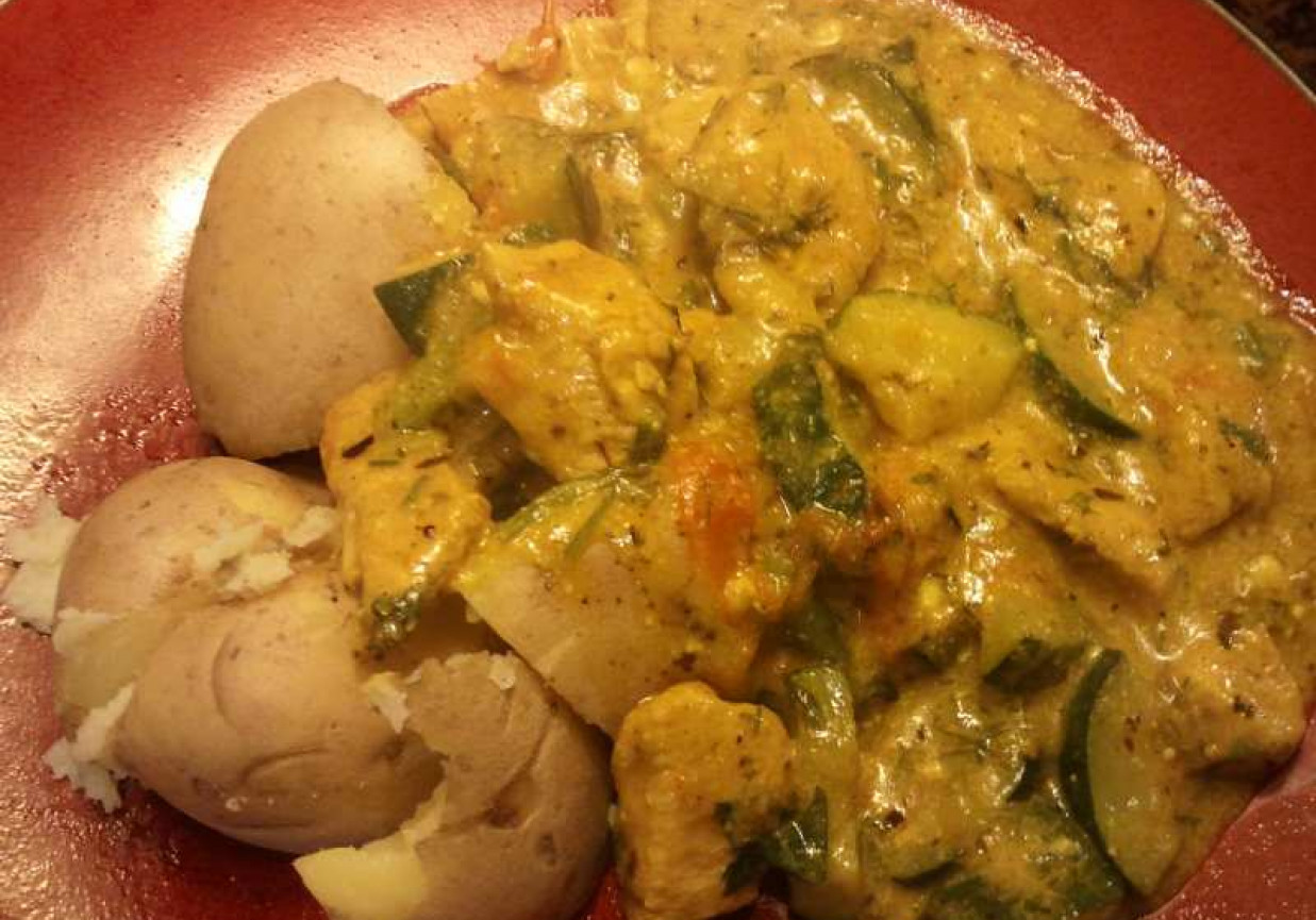 Chłopska potrawka curry z kurczaka foto