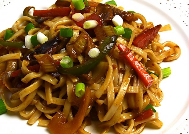 Fotografia przedstawiająca Chow mein z paprykami