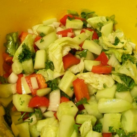 Krok 4 - Chrupiąca sałatka warzywna foto