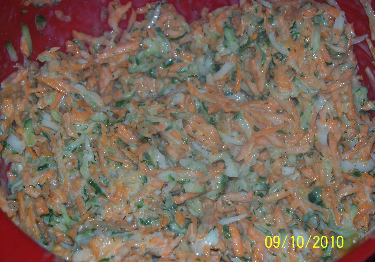 Chrupiąca surówka foto