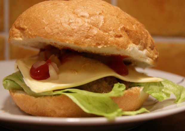 Fotografia przedstawiająca Chrupiące cheeseburgery