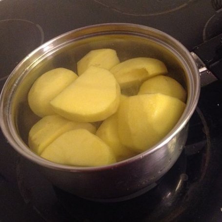 Krok 1 - Chrupiące ziemniaki w serowej pamierce foto