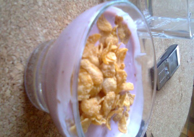 Fotografia przedstawiająca chrupiący jogurt