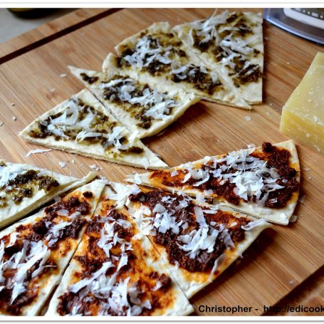 Krok 3 - Chrupki z pesto z dipem ziołowym. foto