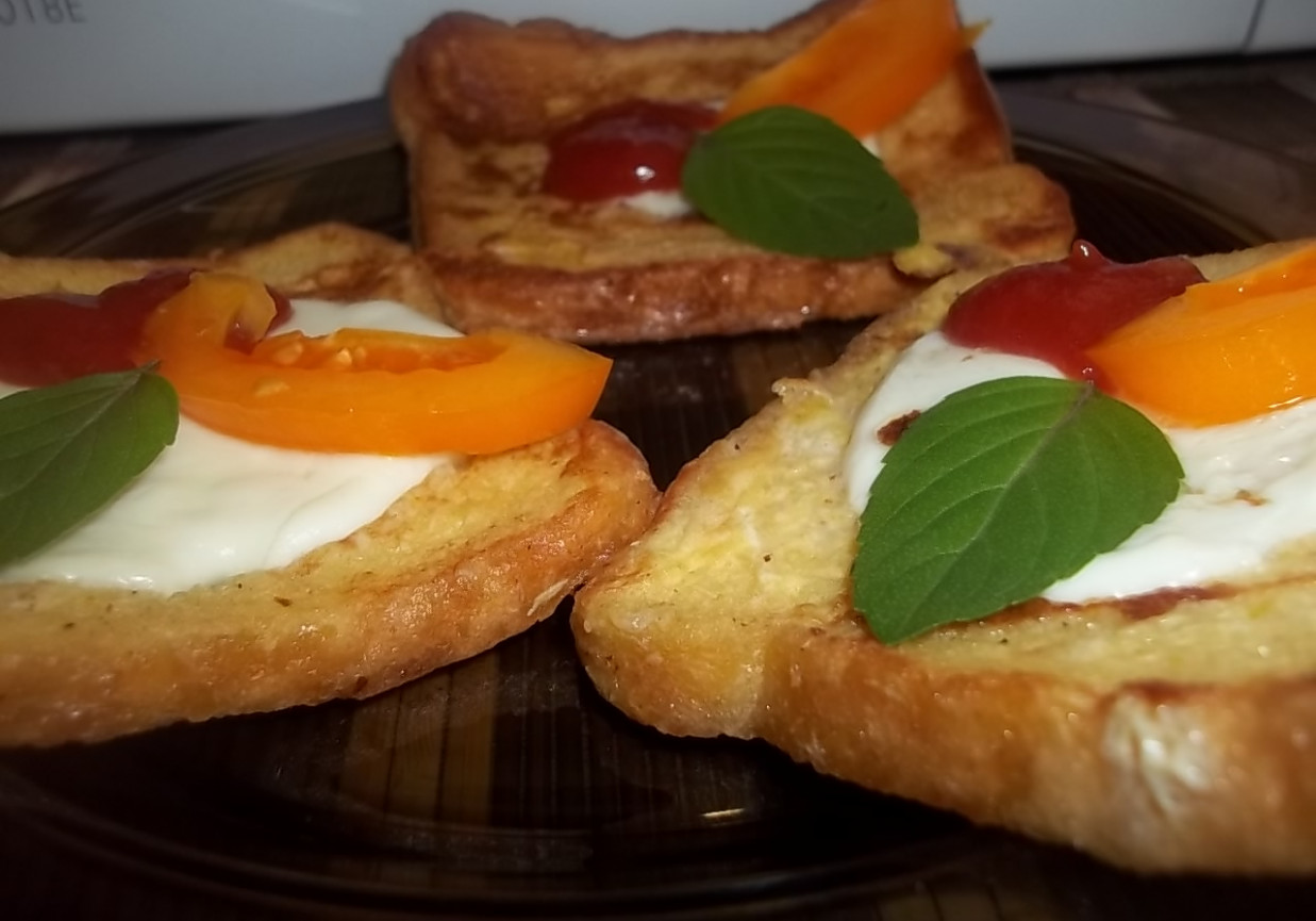 Chrzanowe tosty z mozzarellą foto
