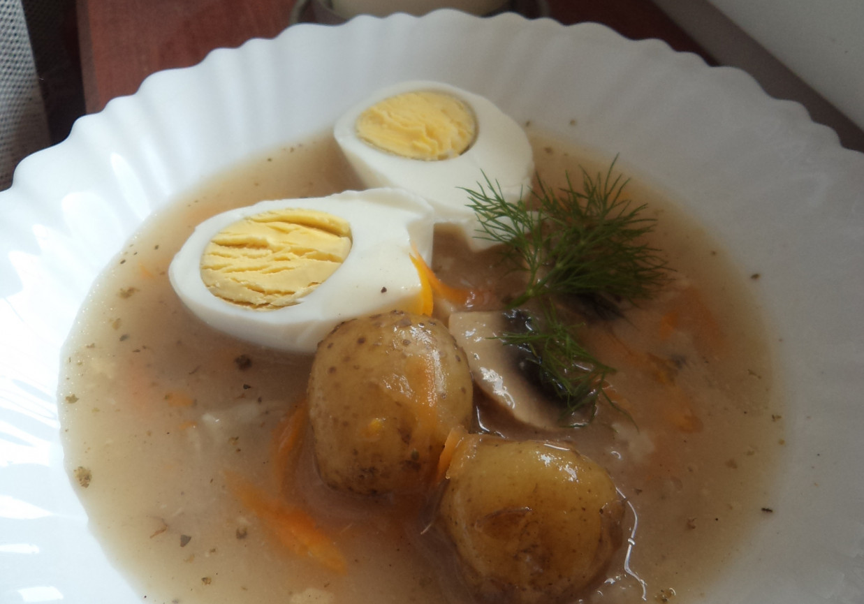 Chrzanowy żurek  podamy z młodymi ziemniakami i jajkiem :) foto