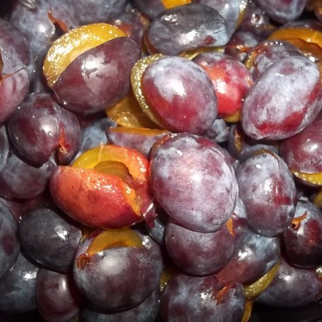 Krok 1 - Chutney śliwkowy z karmelizowaną w miodzie cebulą foto