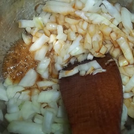 Krok 3 - Chutney śliwkowy z karmelizowaną w miodzie cebulą foto