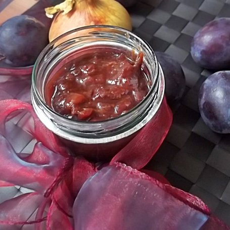 Krok 8 - Chutney śliwkowy z karmelizowaną w miodzie cebulą foto