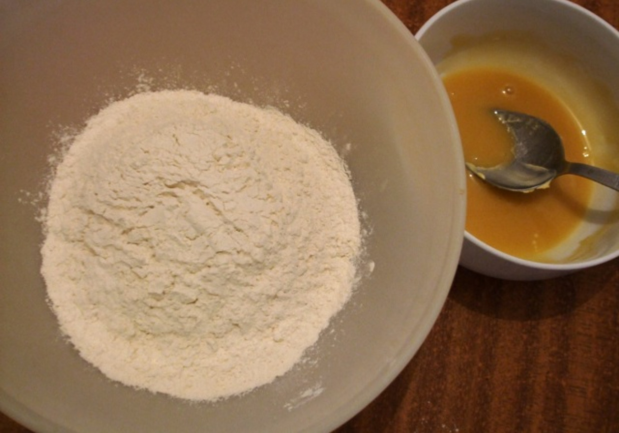 Ciasteczka cynamonowe z syropem klonowym foto