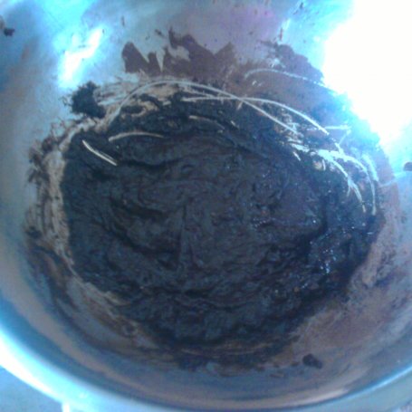 Krok 2 - Ciasteczka czekoladowe w wiórkach kokosowych foto