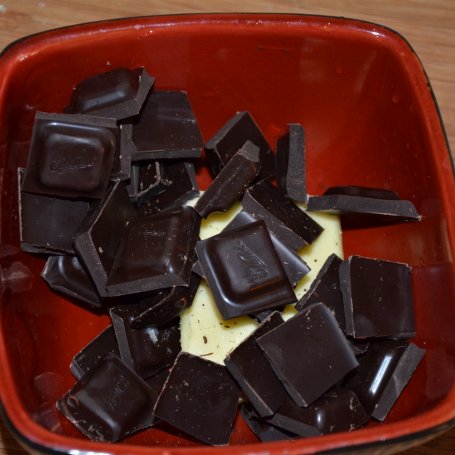 Krok 2 - Ciasteczka czekoladowe z bakaliami foto