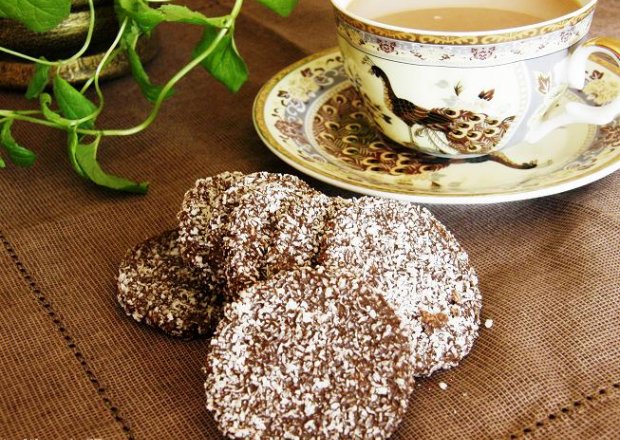 Fotografia przedstawiająca Ciasteczka czekoladowe z kokosem