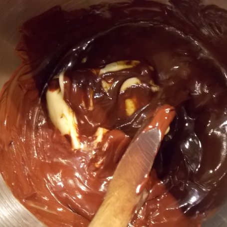 Krok 1 - Ciasteczka czekoladowe z orzechami foto