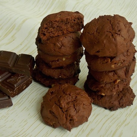 Krok 5 - Ciasteczka czekoladowe z orzechami foto