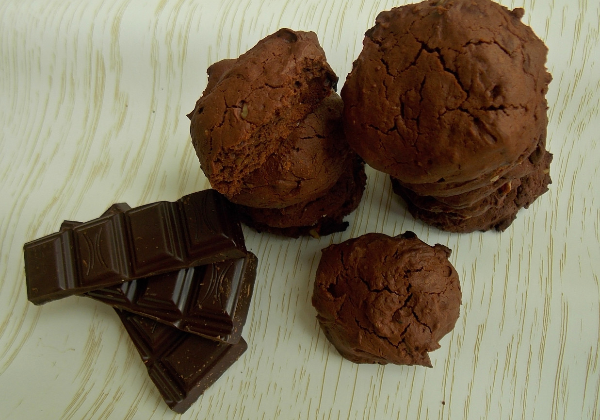 Ciasteczka czekoladowe z orzechami foto