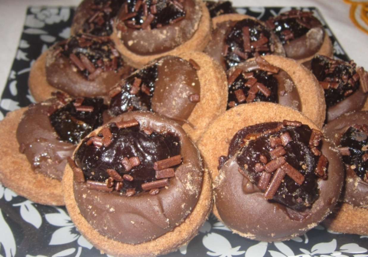 Ciasteczka czekoladowe ze śliwką foto