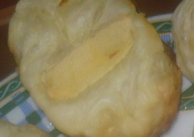 Fotografia przedstawiająca ciasteczka francuskie z jabłkami
