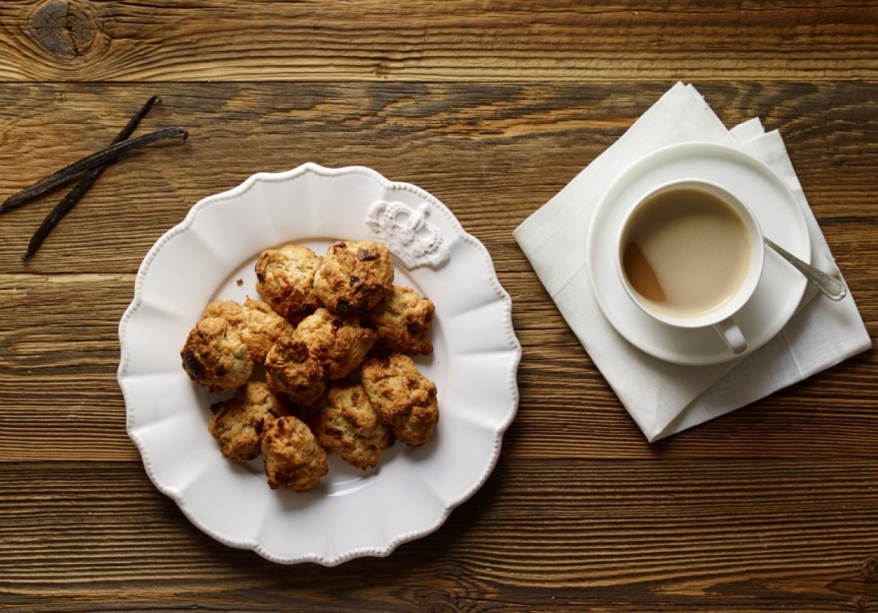 Ciasteczka i muffiny: Ciastka korzenne kruche z białą czekoladą i wanilią  foto