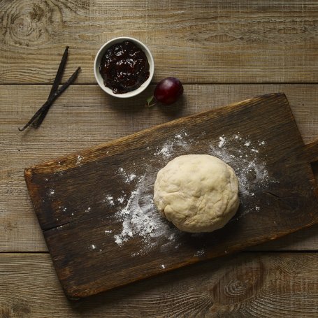 Krok 2 - Ciasteczka i muffiny: Rogaliki z domowymi powidłami foto