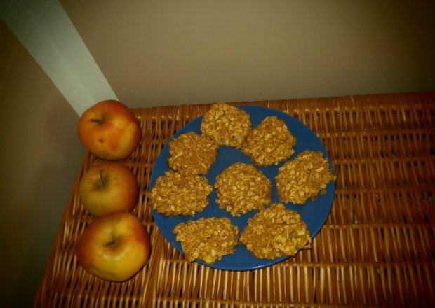 Fotografia przedstawiająca Ciasteczka jabłkowo - owsiane.