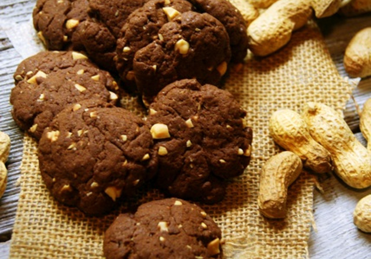 Ciasteczka kakaowe z orzechami foto
