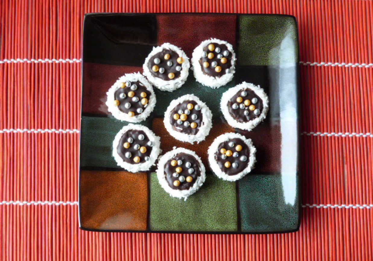 Ciasteczka korzenne z nutellą i orzechami foto
