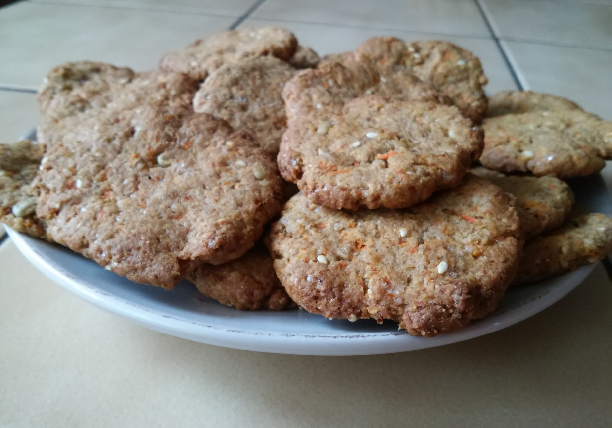 Ciasteczka musli marchewkowe foto