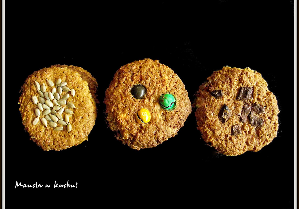 Ciasteczka owsiane z m&m, czekoladą i słonecznikiem foto