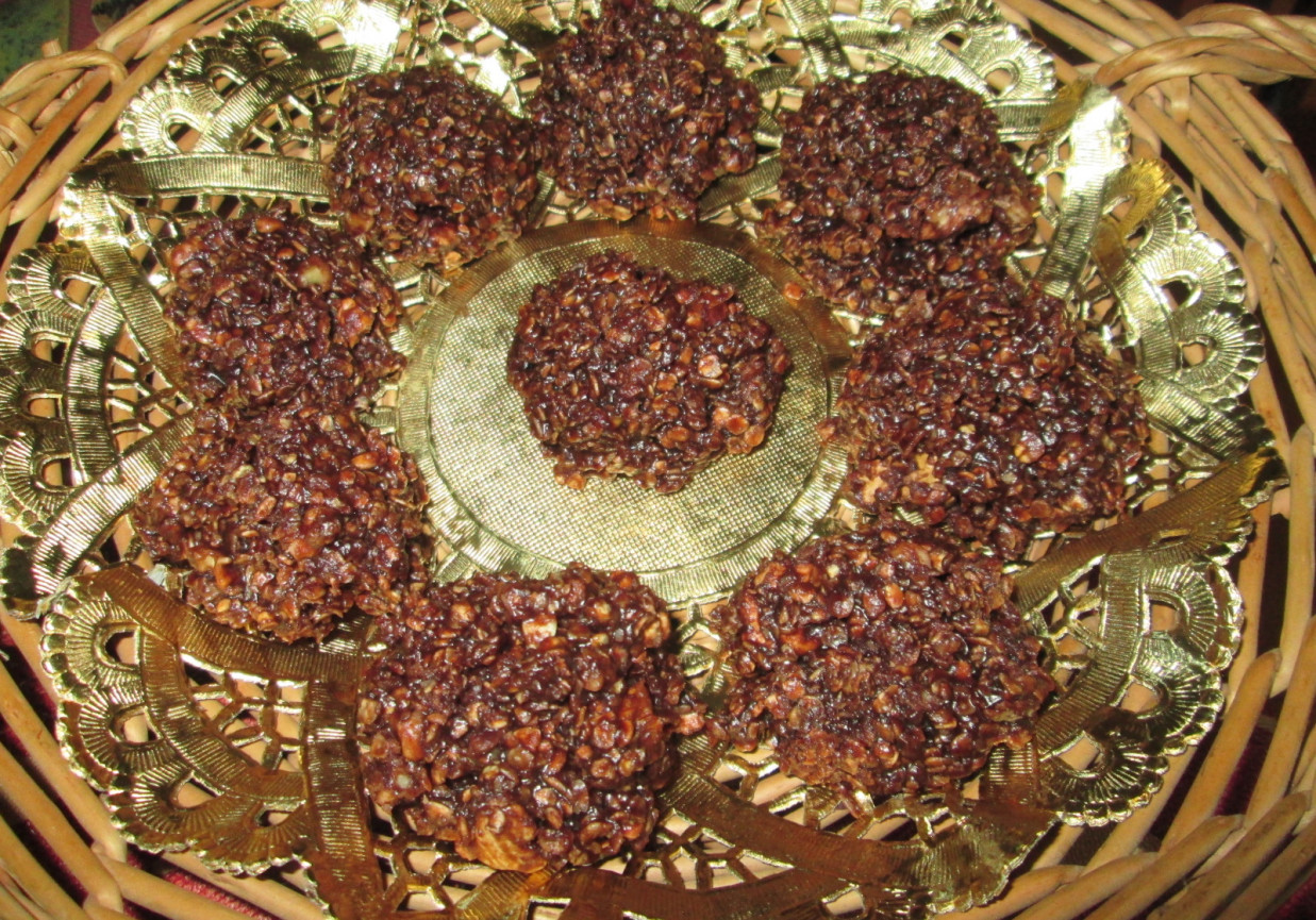Ciasteczka owsiane z orzechami bez pieczenia foto