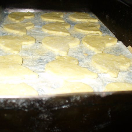 Krok 6 - Ciasteczka serowe - kurczaki foto