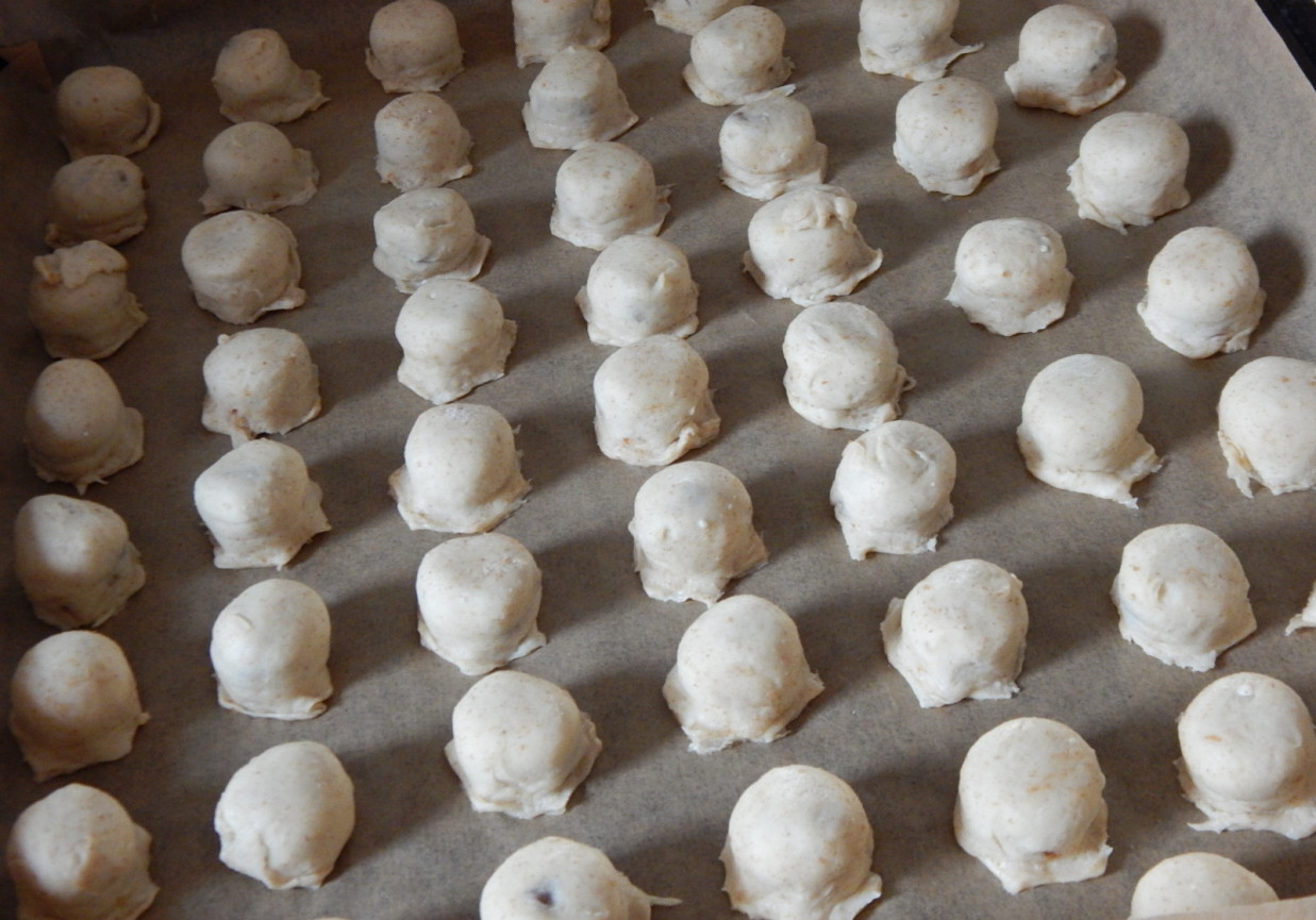 Ciasteczka twarogowo-migdałowe z marmoladą daktylowo-pigwową foto