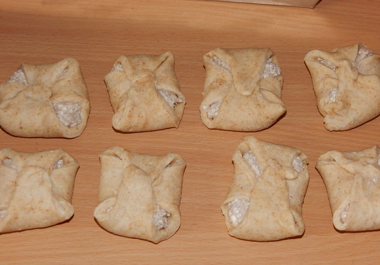 Ciasteczka twarogowo-orzechowe z serem i cynamonem foto
