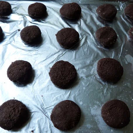 Krok 5 - Ciasteczka z czekoladą i wiórkami kokosowymi  foto