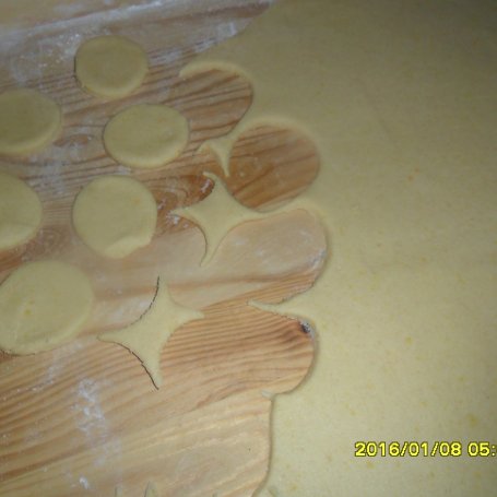 Krok 2 - Ciasteczka z dżemem truskawkowym  foto