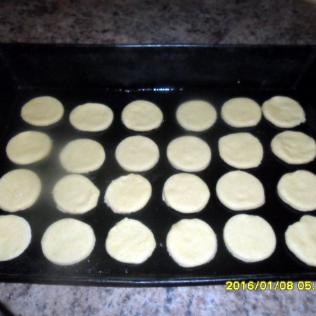 Krok 3 - Ciasteczka z dżemem truskawkowym  foto