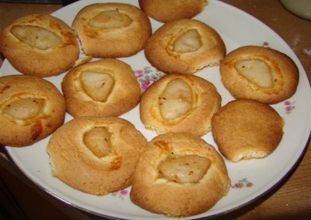 Fotografia przedstawiająca ciasteczka z gruszkami