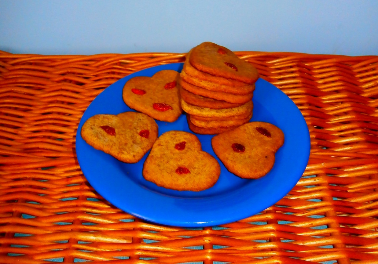 Ciasteczka z kawą zbożową i z jagodami goji. foto