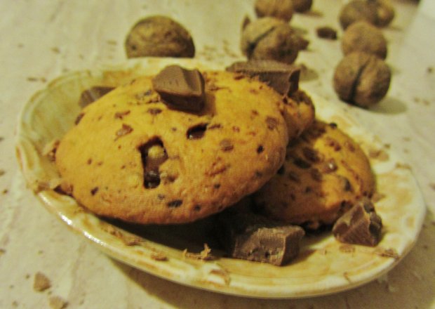Fotografia przedstawiająca Ciasteczka z kawałkami czekolady