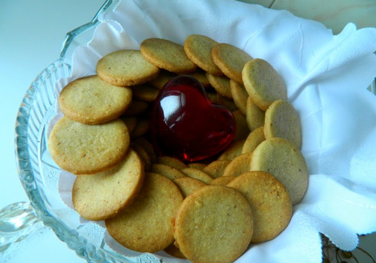 Ciasteczka z mielonymi migdałami foto