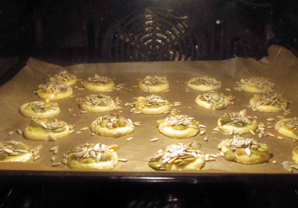 Ciasteczka z pestkami dyni i słonecznika foto