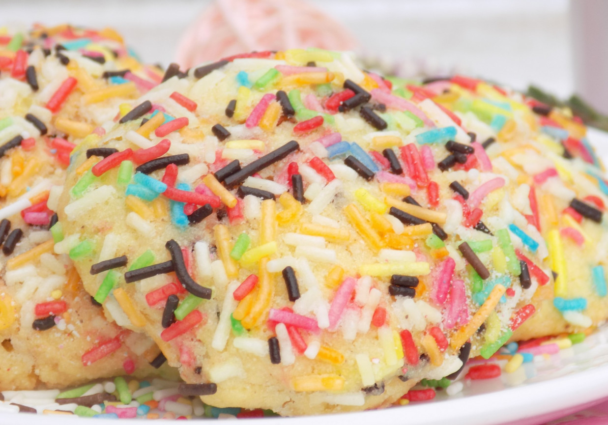 Ciasteczka z tęczową posypką foto