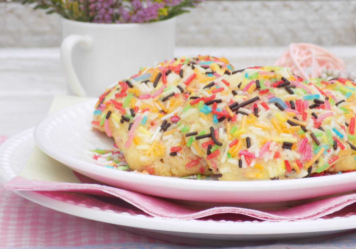 Ciasteczka z tęczową posypką foto