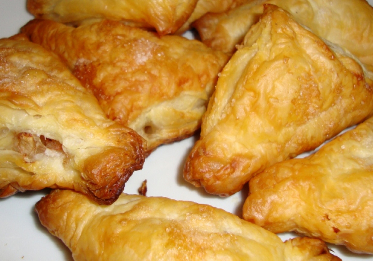 Ciastka francuskie nadziewane jabłkami z cynamonem foto